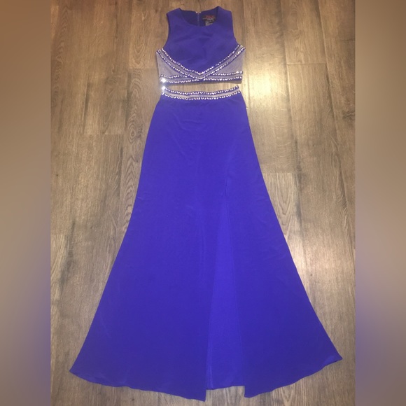 Juniorโs Two Piece Formal Dress Size 1 - Picture 7 of 12